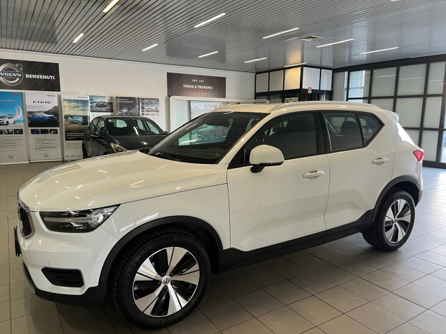 Volvo XC40 1.5 T2 Momentum Pro Automatica KM 64.000 GROSSETO